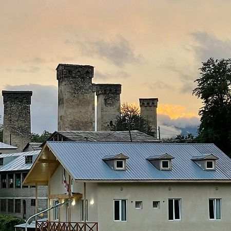 Tetne Qor Guesthouse メスティア エクステリア 写真