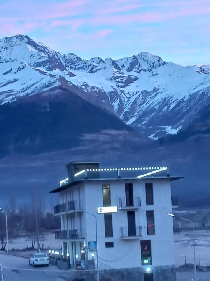 Tetne Qor Guesthouse メスティア エクステリア 写真