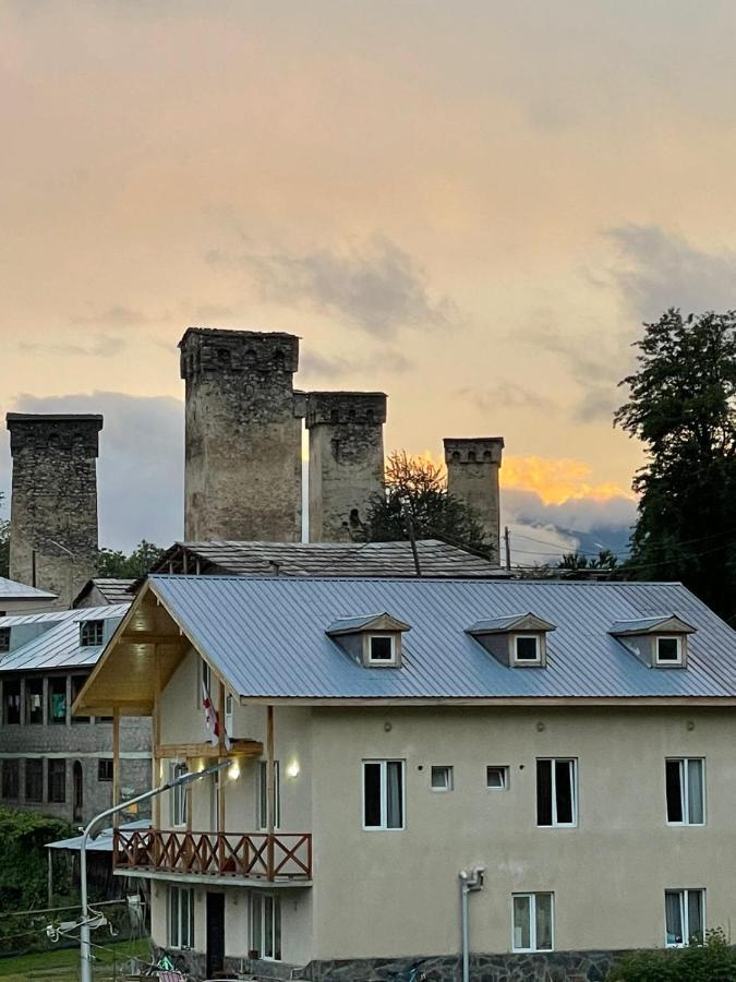 Tetne Qor Guesthouse メスティア エクステリア 写真