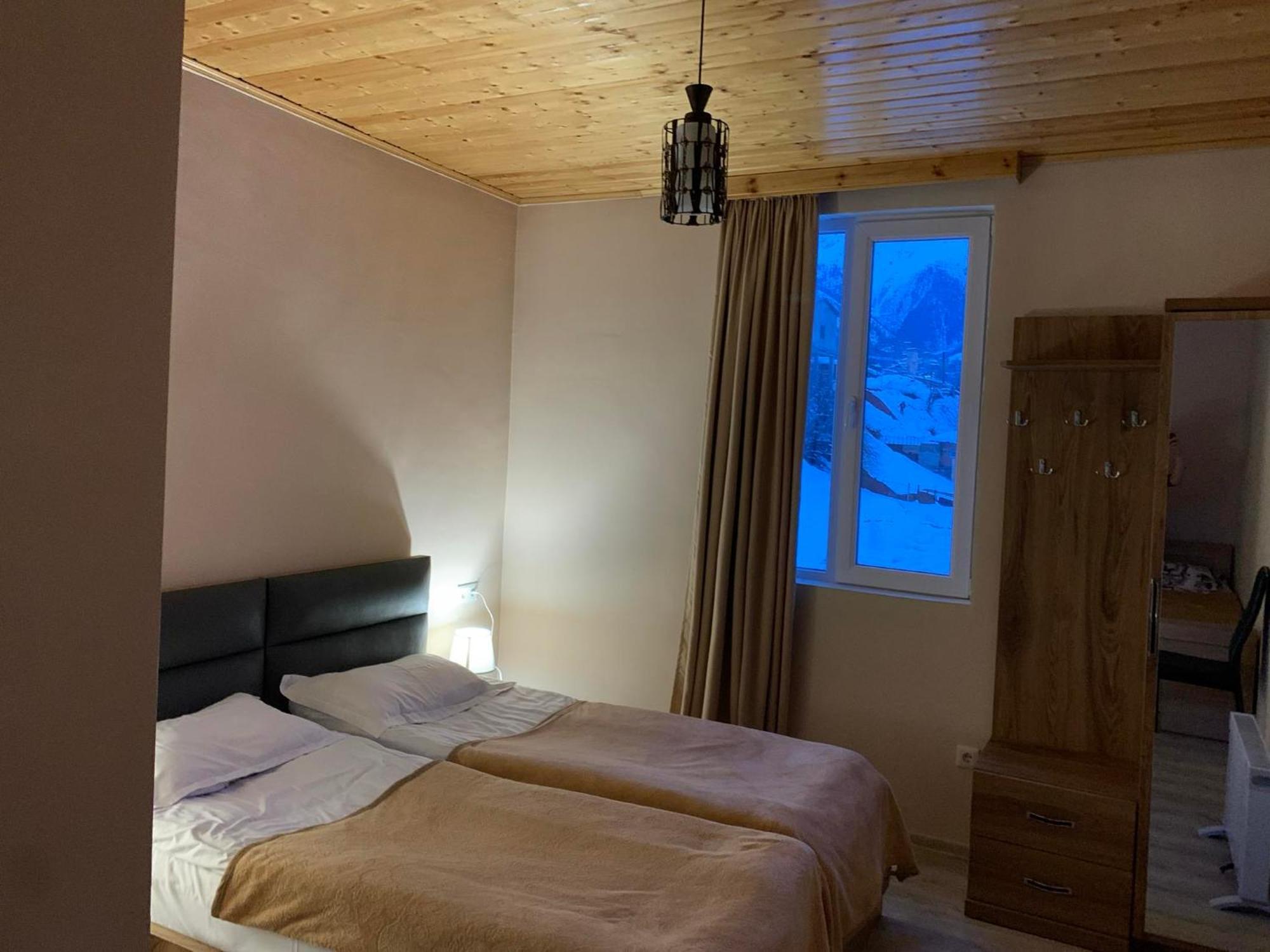 Tetne Qor Guesthouse メスティア エクステリア 写真