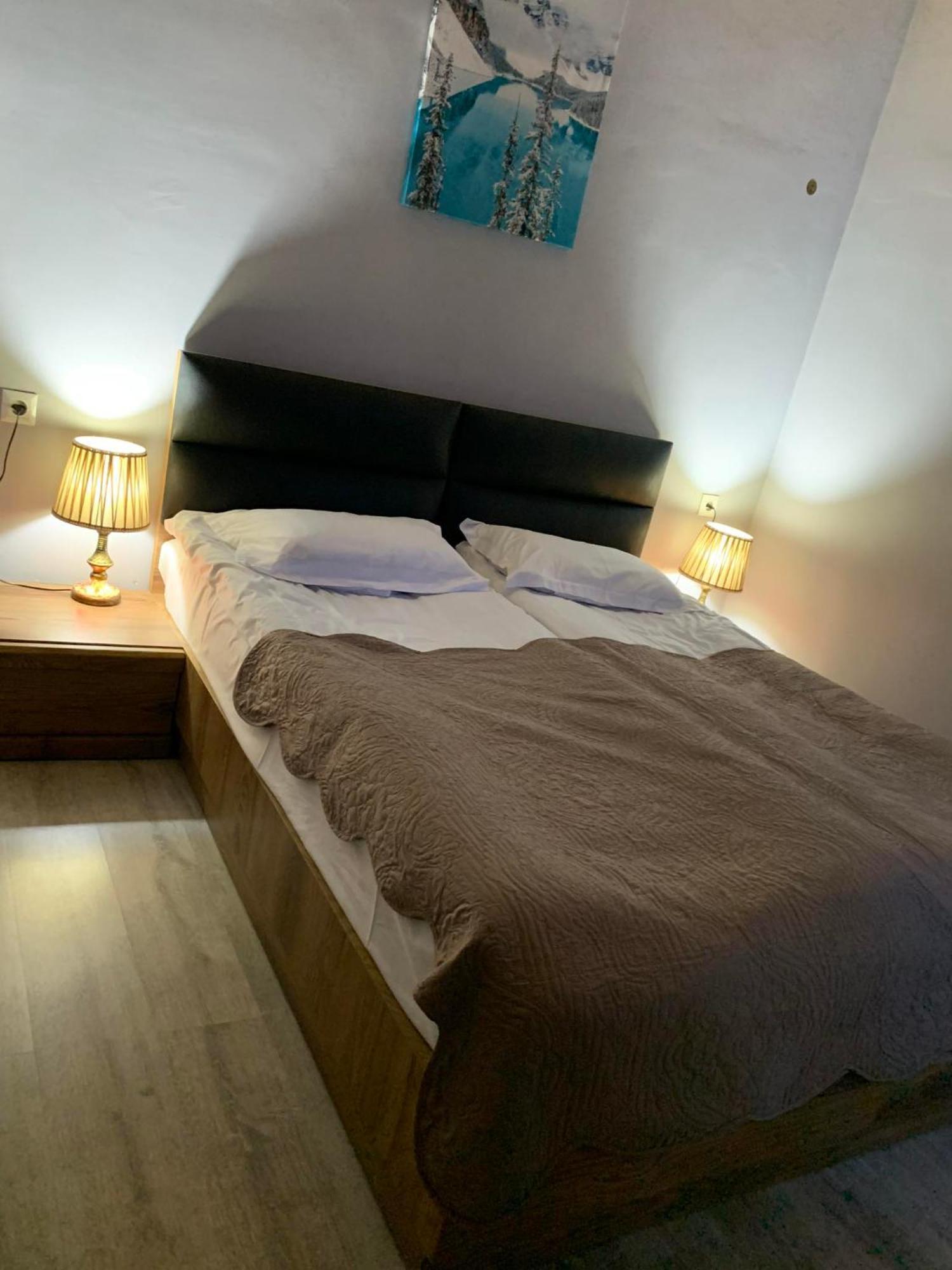 Tetne Qor Guesthouse メスティア エクステリア 写真