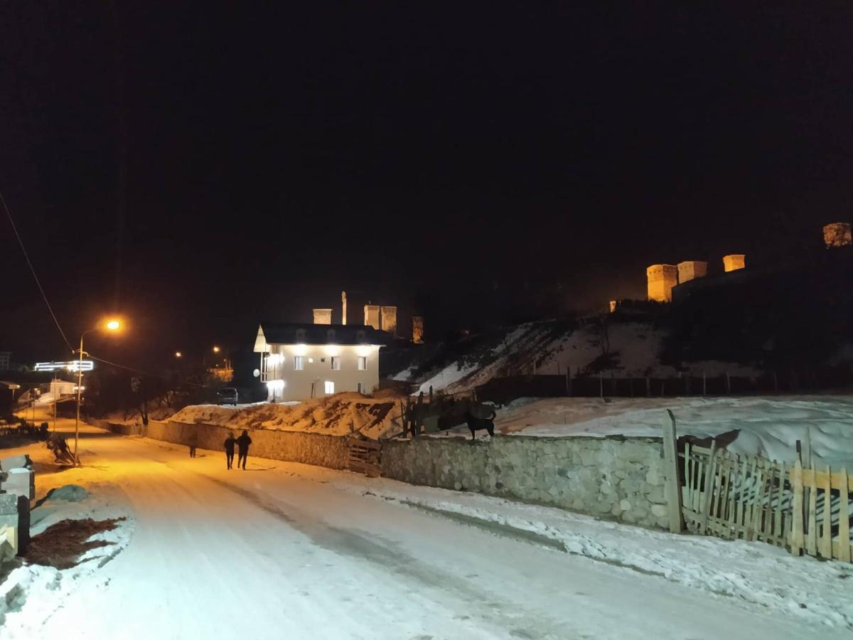 Tetne Qor Guesthouse メスティア エクステリア 写真