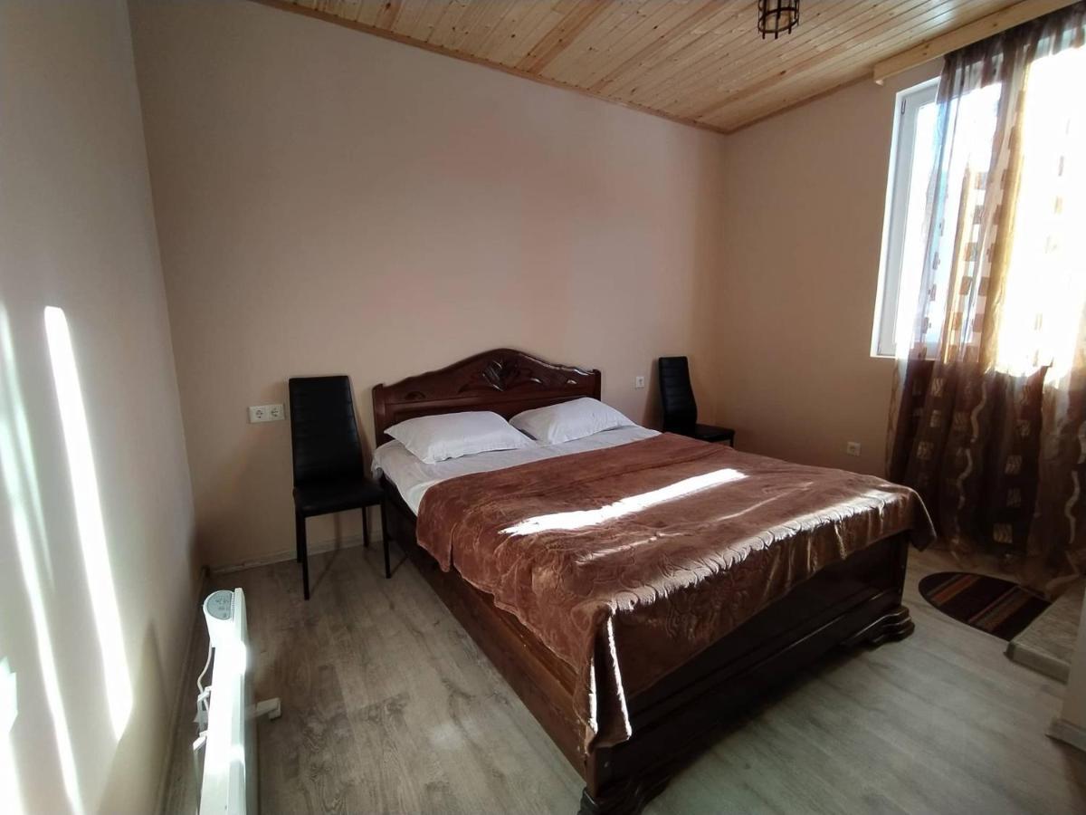 Tetne Qor Guesthouse メスティア エクステリア 写真