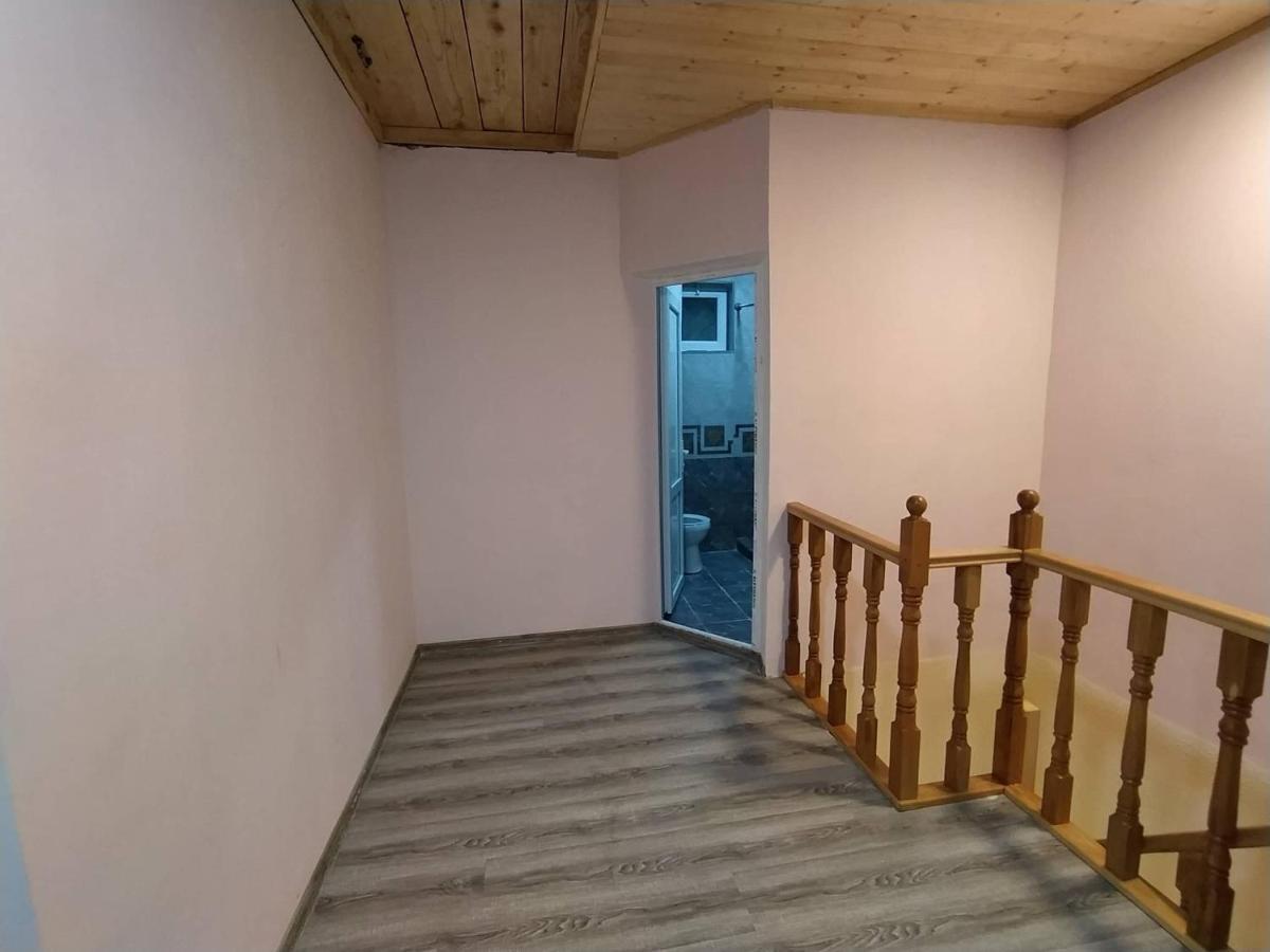 Tetne Qor Guesthouse メスティア エクステリア 写真